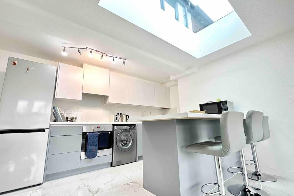 Paradigm House, Stunning 2-Bedroom Apartment 1, Free Parking, Оксфорд Экстерьер фото