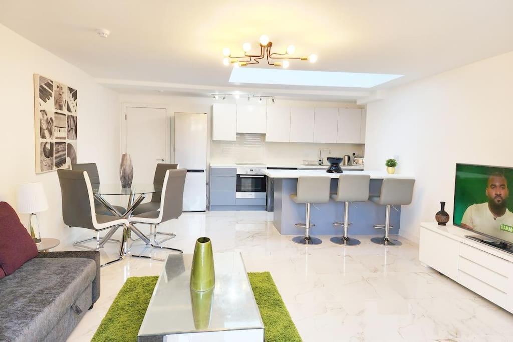 Paradigm House, Stunning 2-Bedroom Apartment 1, Free Parking, Оксфорд Экстерьер фото