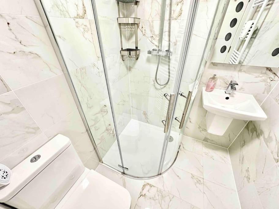 Paradigm House, Stunning 2-Bedroom Apartment 1, Free Parking, Оксфорд Экстерьер фото