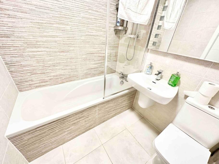 Paradigm House, Stunning 2-Bedroom Apartment 1, Free Parking, Оксфорд Экстерьер фото